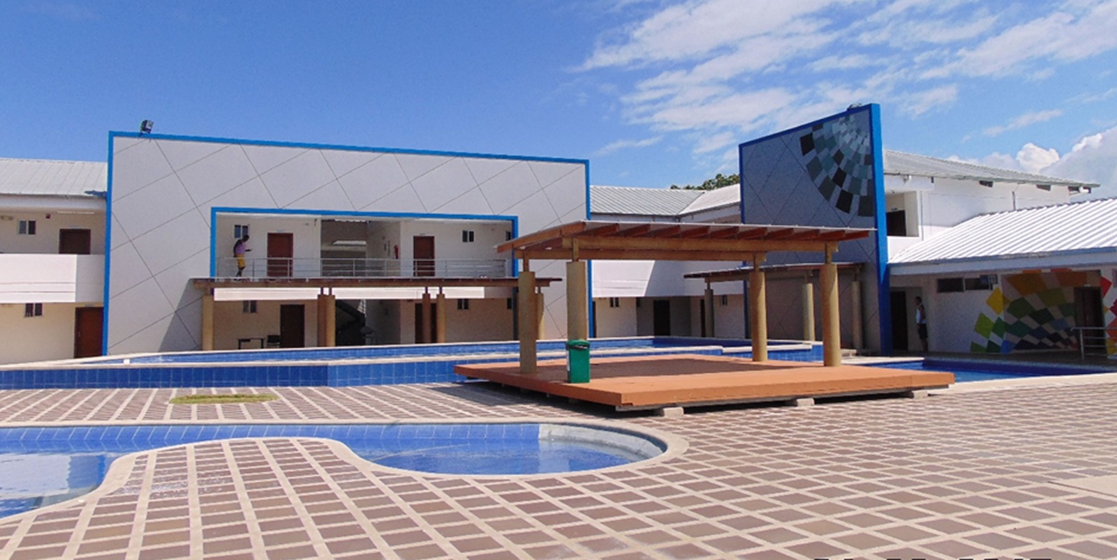 Edificios comerciales y residenciales